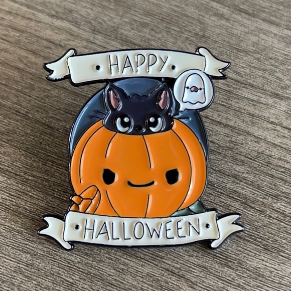🆕 Happy Halloween Enamel Pin - Picture 4 of 5
